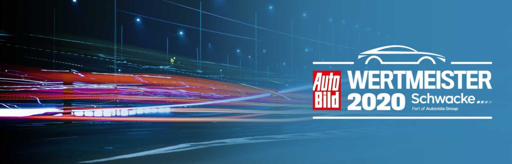 Verschwommene Lichter mit der Wertmeister 2020 Ankündigung in der rechten Hälfte des Bildes